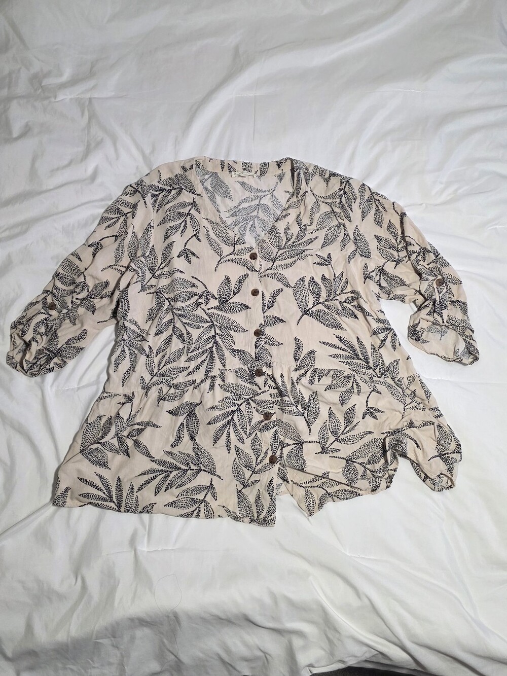 Leaf-Print Button-Front Cream Tunic Top